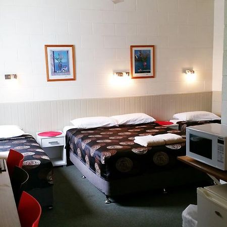 A&A Lodge Motel Emerald Bagian luar foto