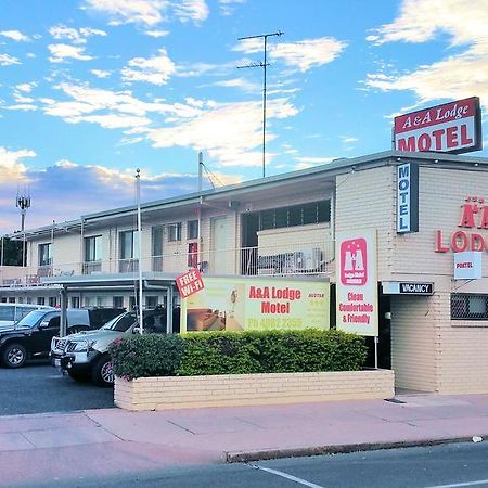 A&A Lodge Motel Emerald Bagian luar foto