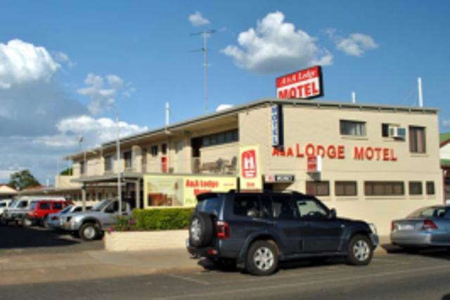 A&A Lodge Motel Emerald Bagian luar foto