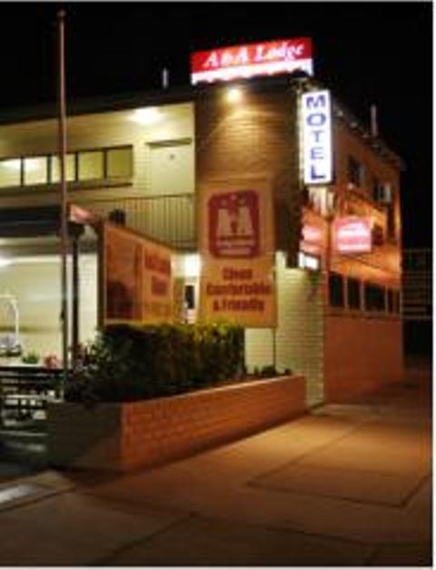 A&A Lodge Motel Emerald Bagian luar foto