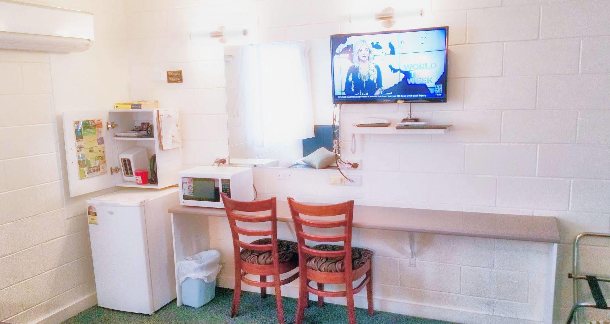 A&A Lodge Motel Emerald Bagian luar foto