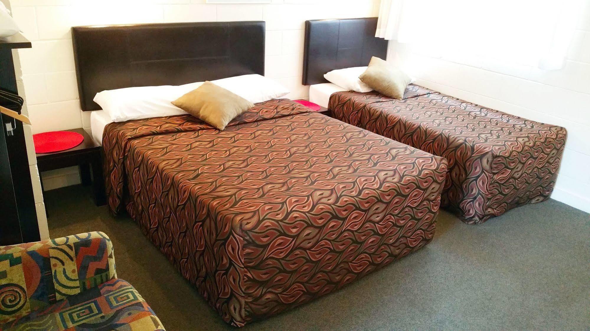 A&A Lodge Motel Emerald Bagian luar foto