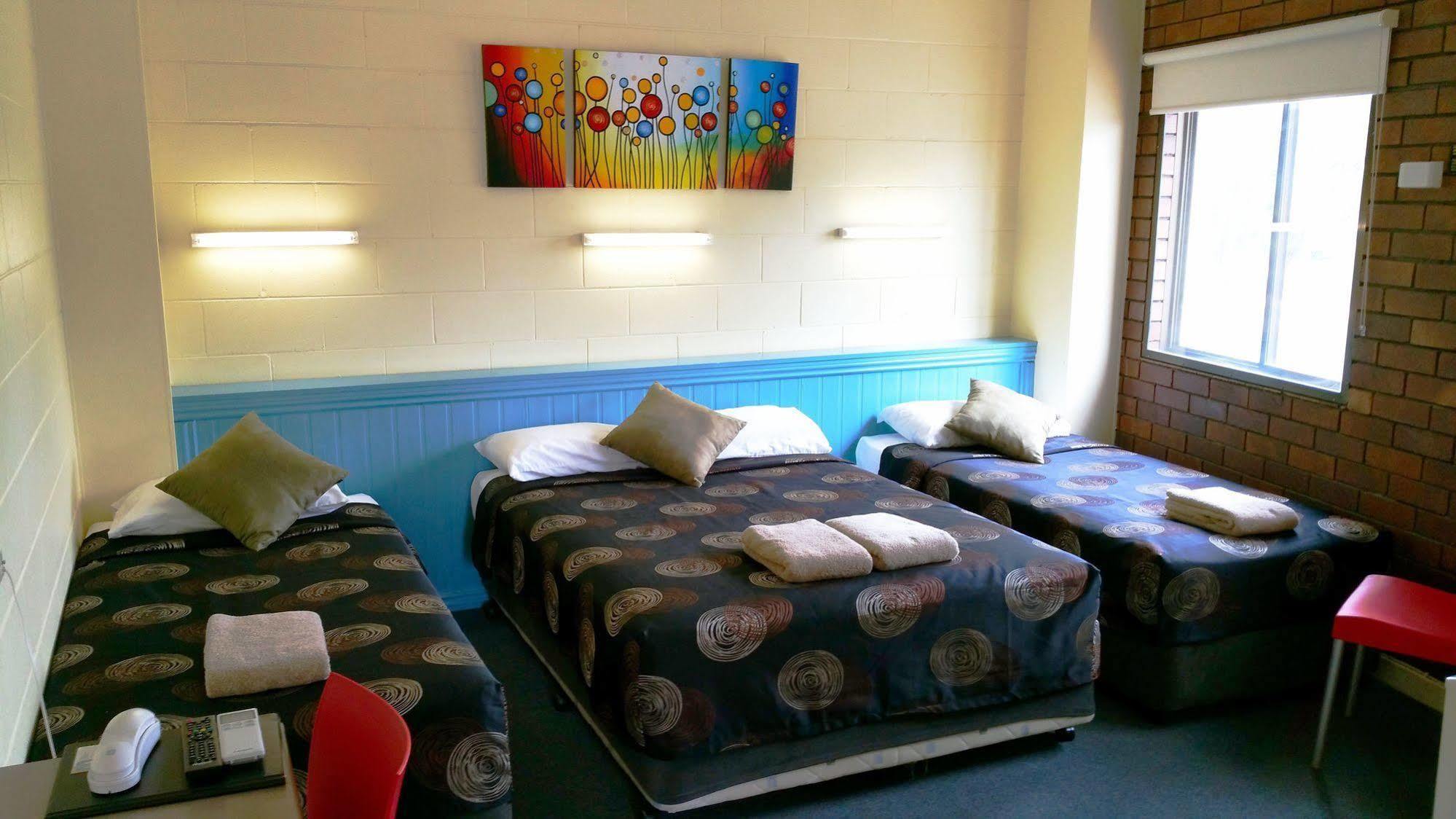 A&A Lodge Motel Emerald Bagian luar foto